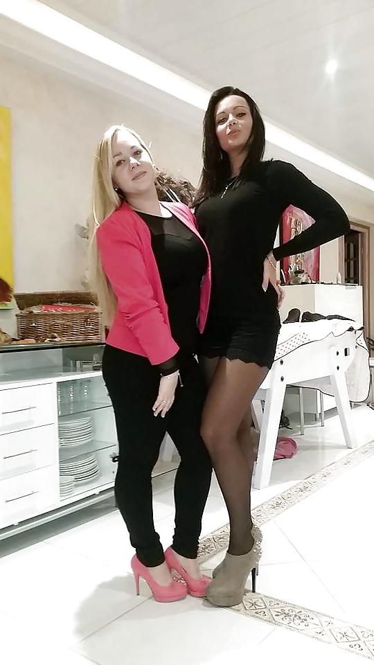 25P Francaises en talon french girl in high heels ep2