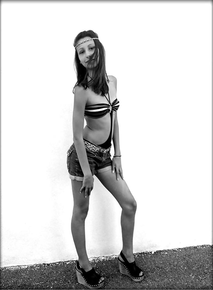 25P Francaises en talon french girl in high heels ep2