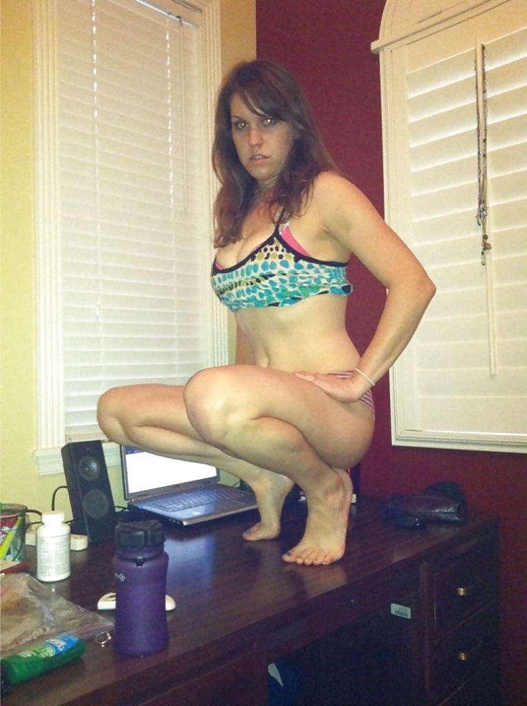 25P Cute busty milf