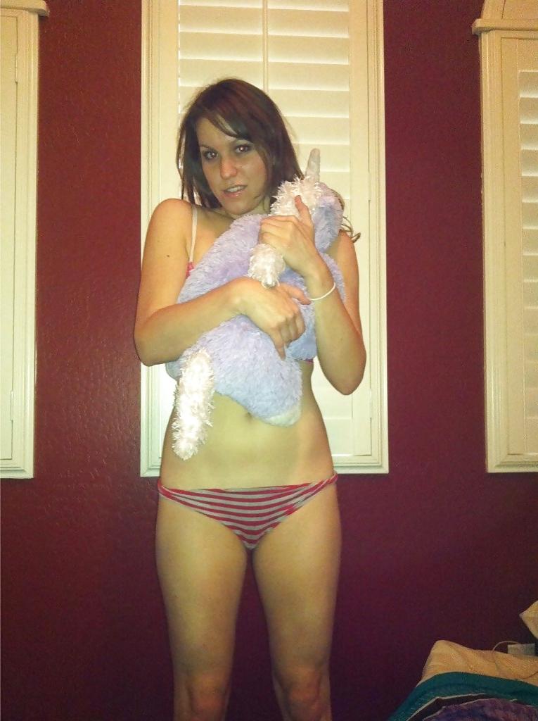25P Cute busty milf