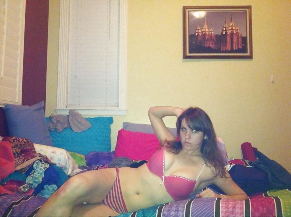 25P Cute busty milf