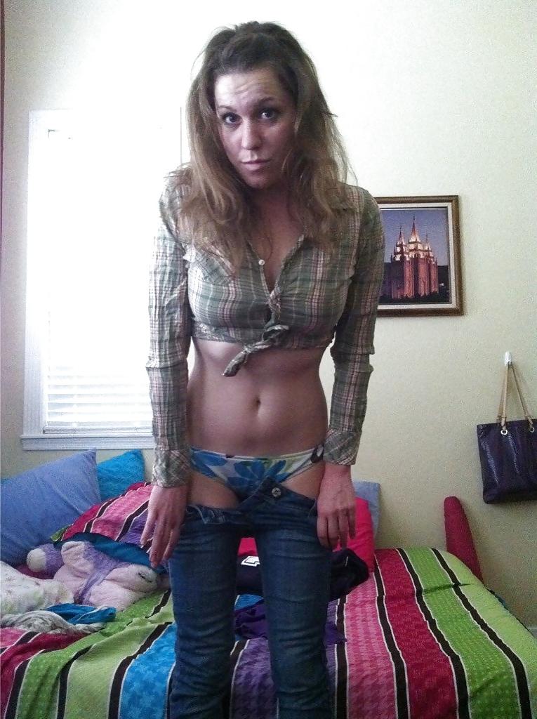 25P Cute busty milf