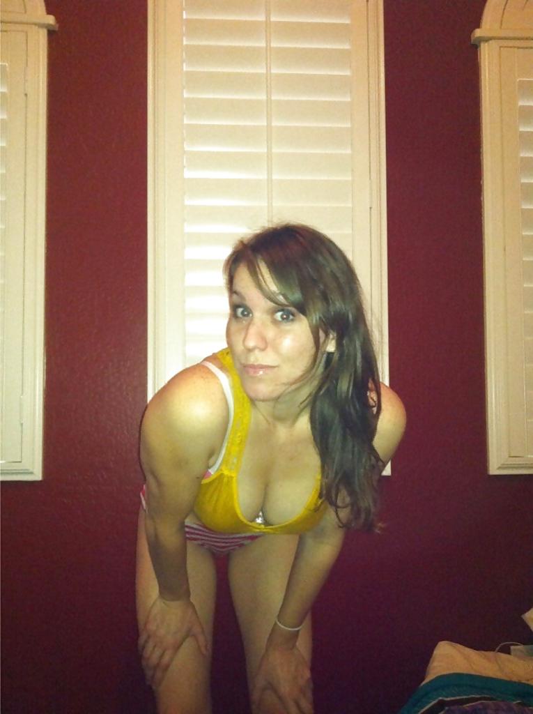 25P Cute busty milf
