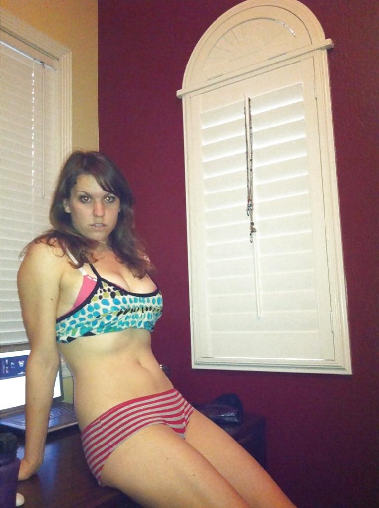 25P Cute busty milf