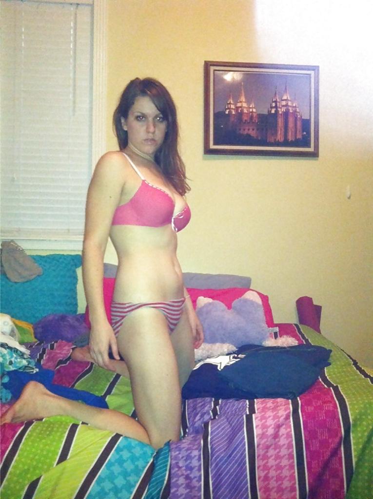 25P Cute busty milf