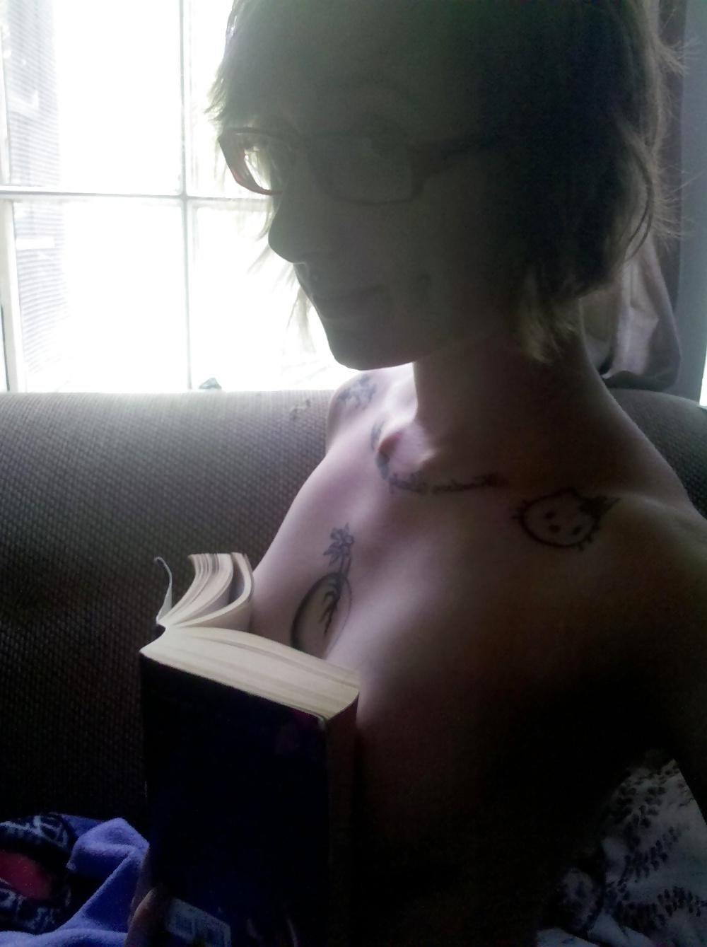 25P Great tattoo ex 21 yo make cmts she deserve the dirty ones