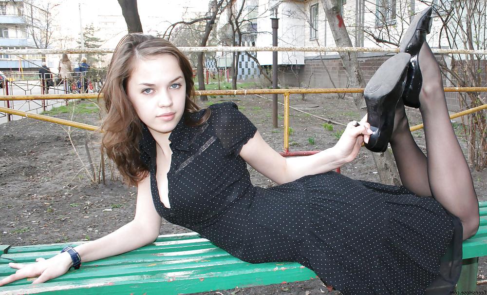 25P Hot teen in pantyhose 