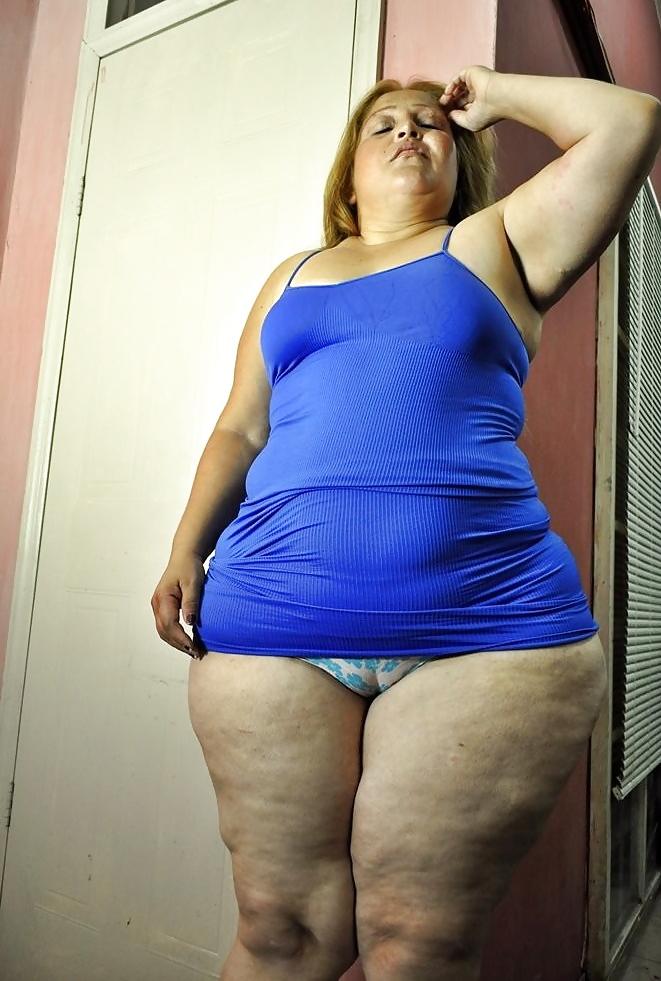 25P Thick MILFS Around The Web