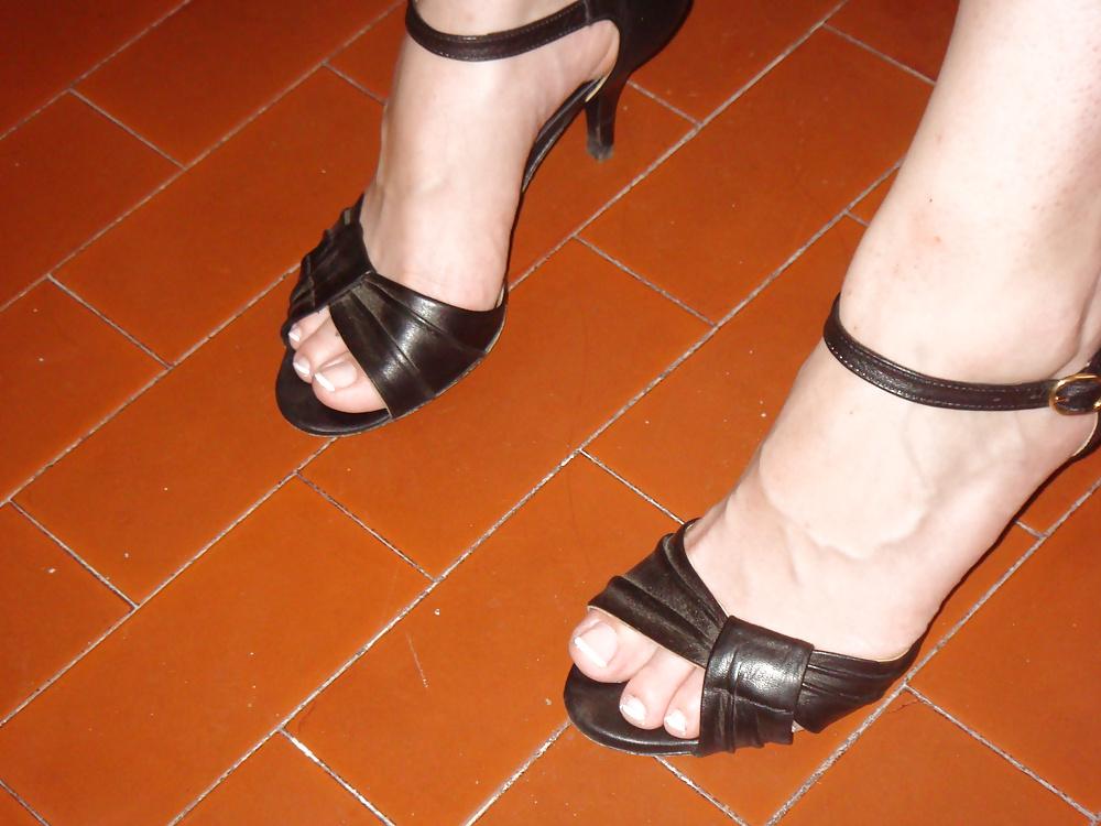 18P Wife's sexy feet, footjob, shoejob