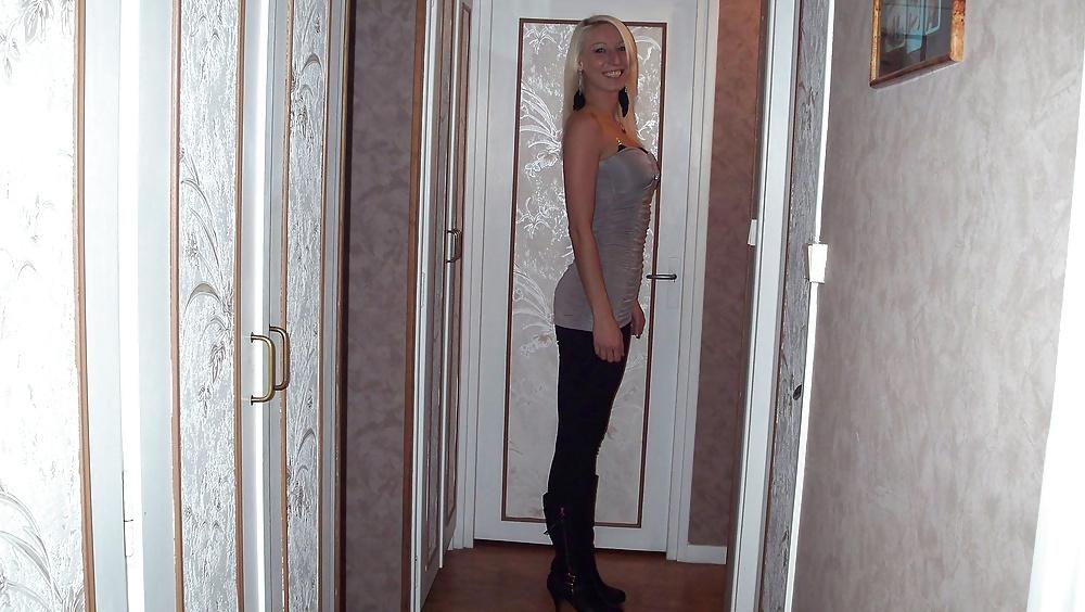 25P Francaises en talon french girl in high heels ep4