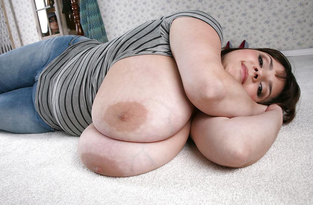 24P Huge tits on a Beauty