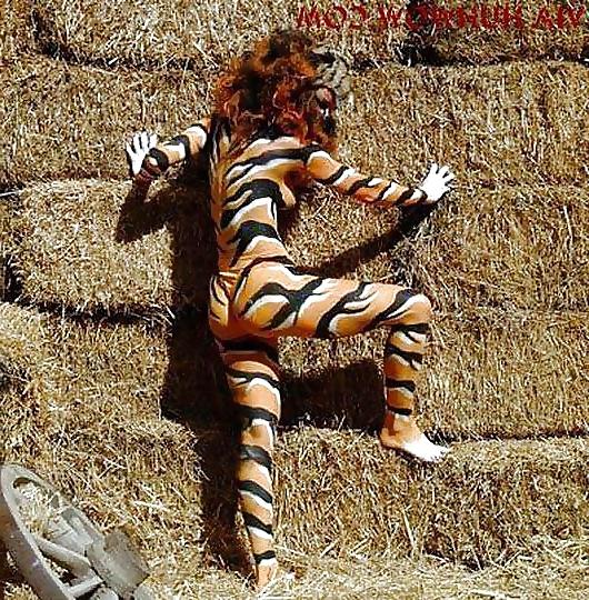 10P Artful Art Of Body Art- Painting #38