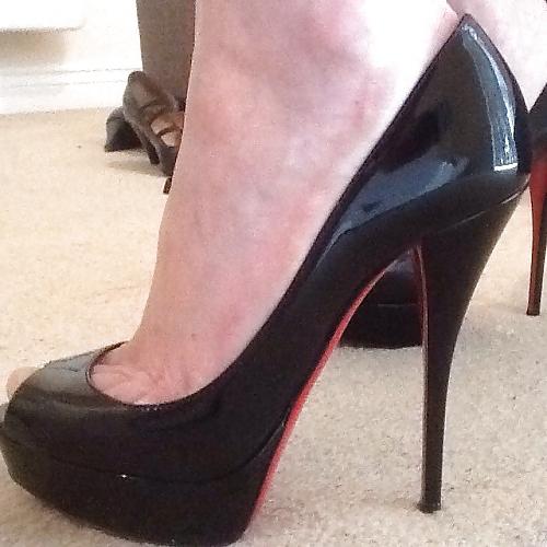 25P Fuck me shoes I like to see women wear to work and bed.