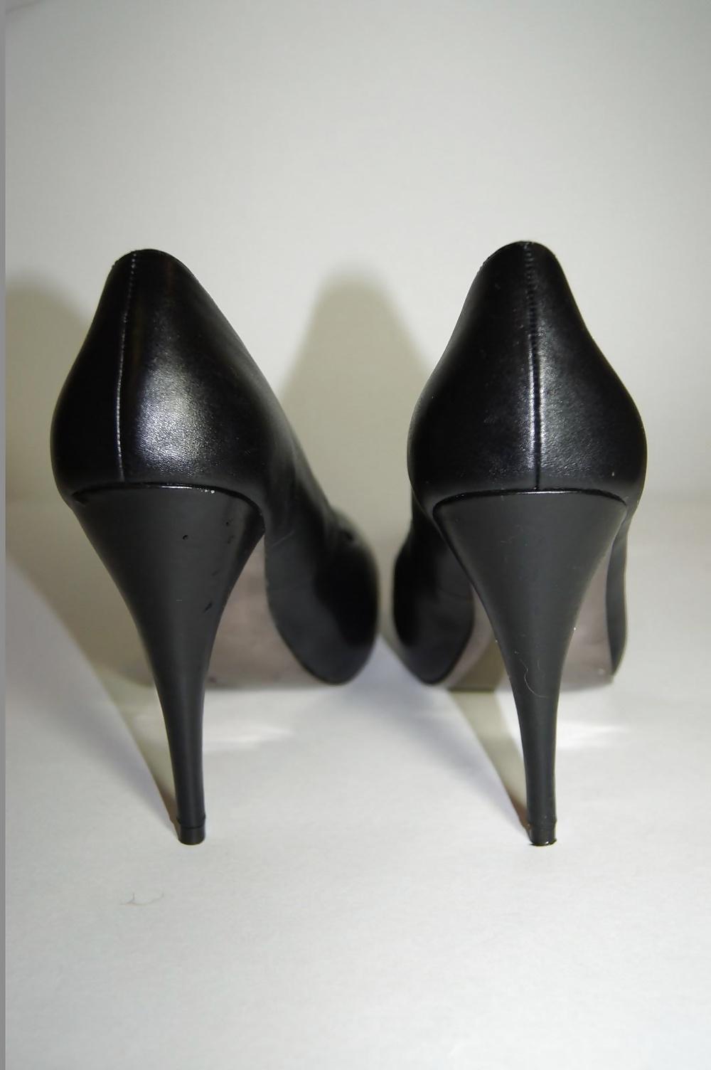 25P Fuck me shoes I like to see women wear to work and bed.