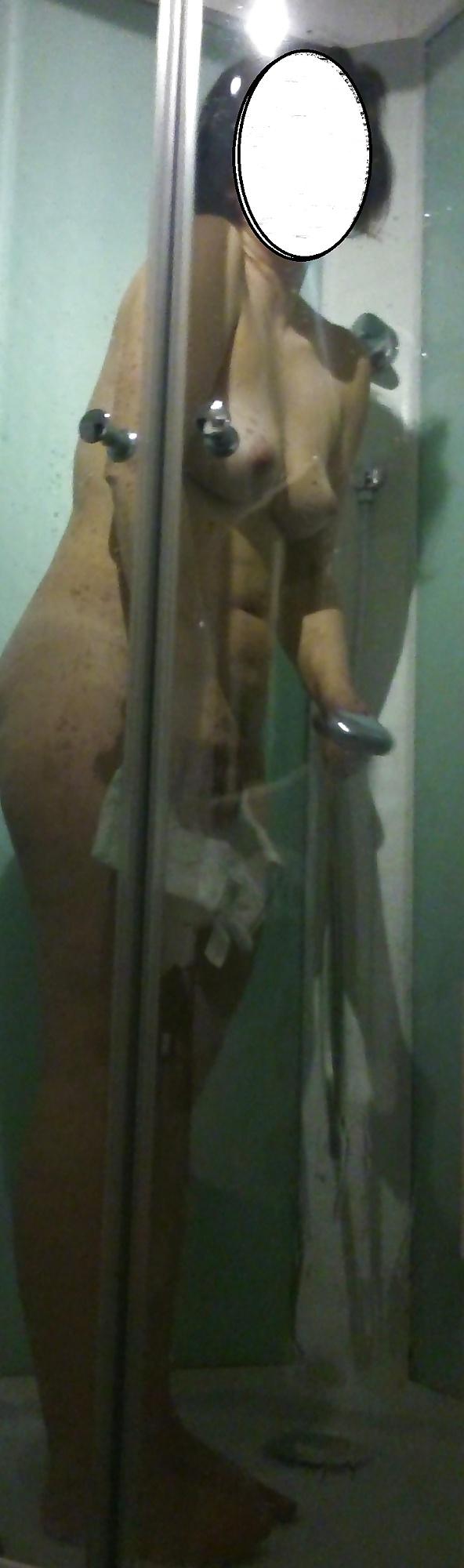 15P Ma femme nue - A la douche 1
