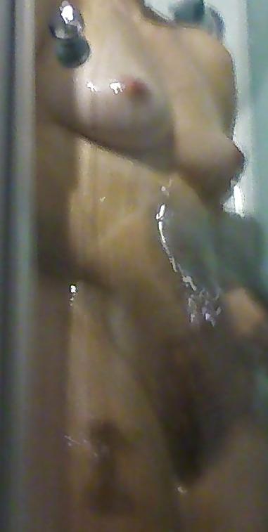 15P Ma femme nue - A la douche 1
