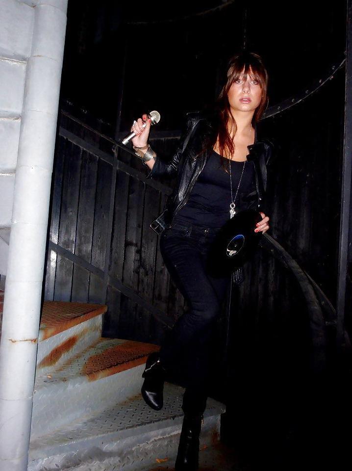 25P Francaises en talon french girl in high heels ep5
