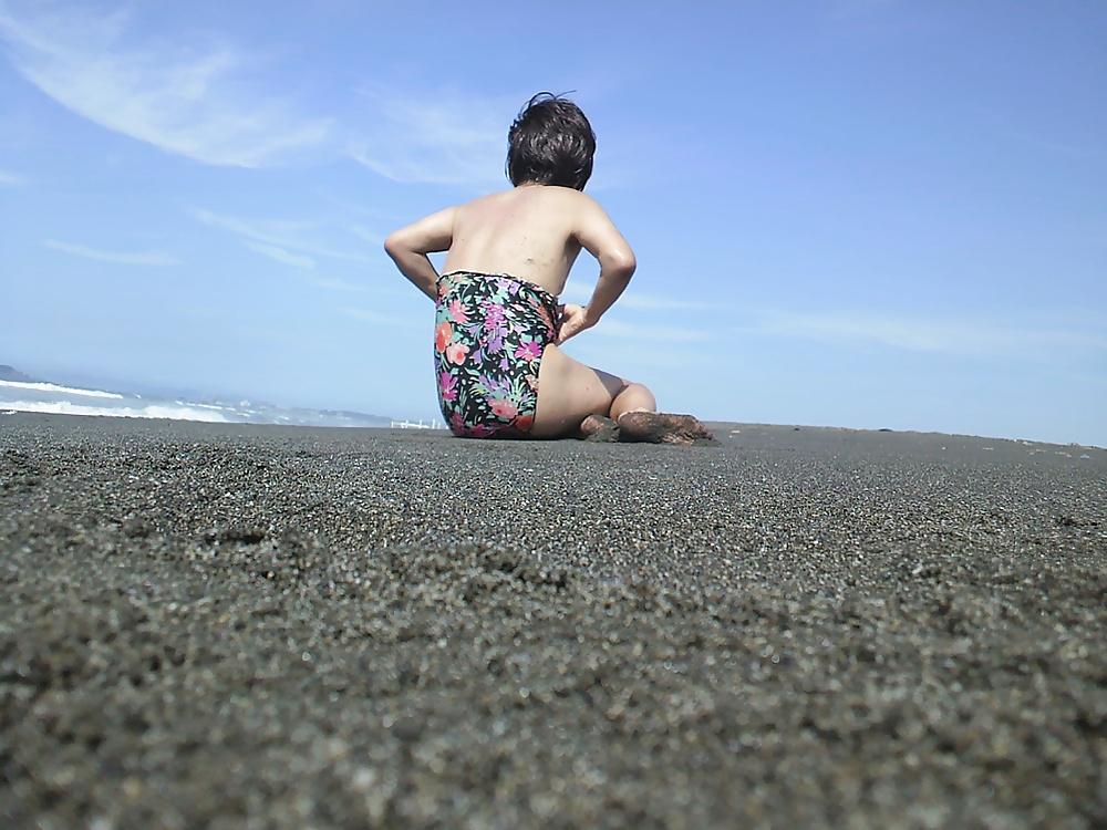 12P Naked swimwear 