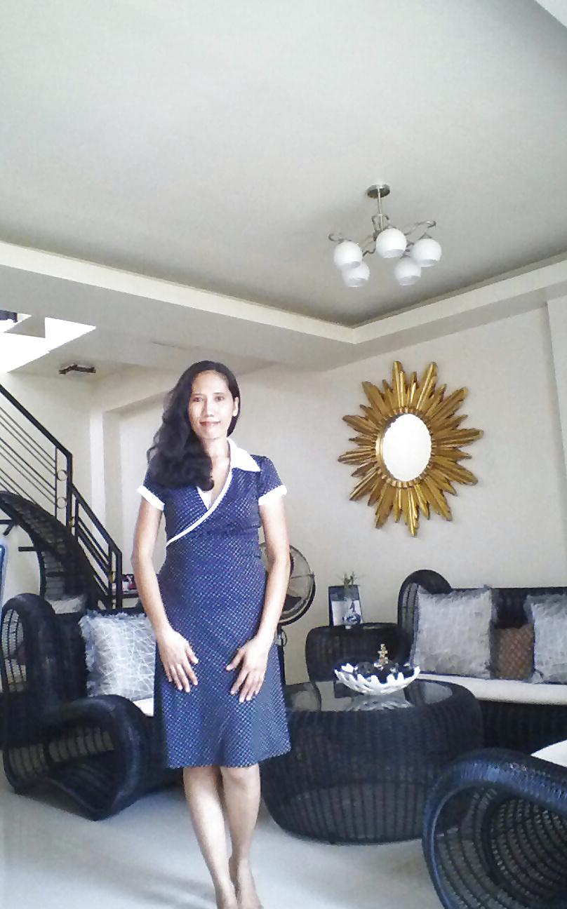 8P Pinay in blue dress