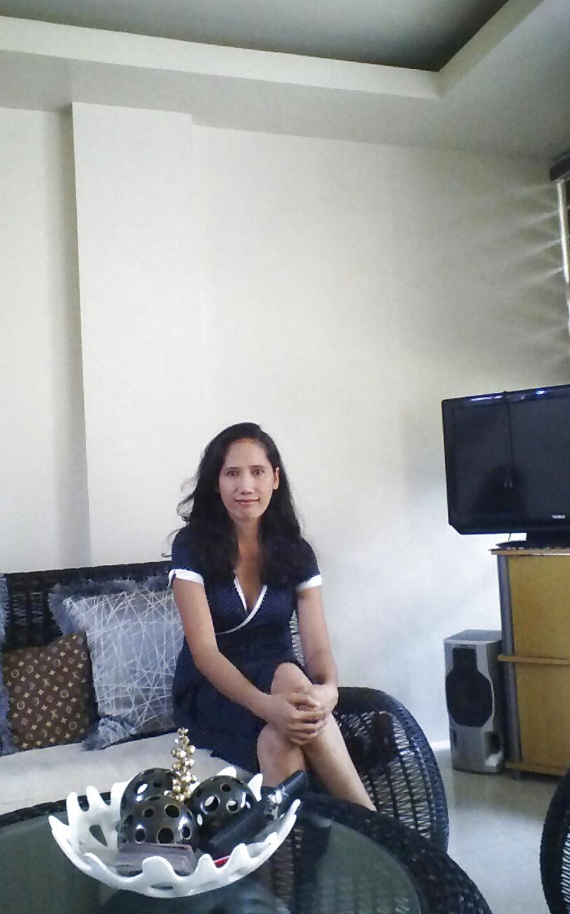 8P Pinay in blue dress