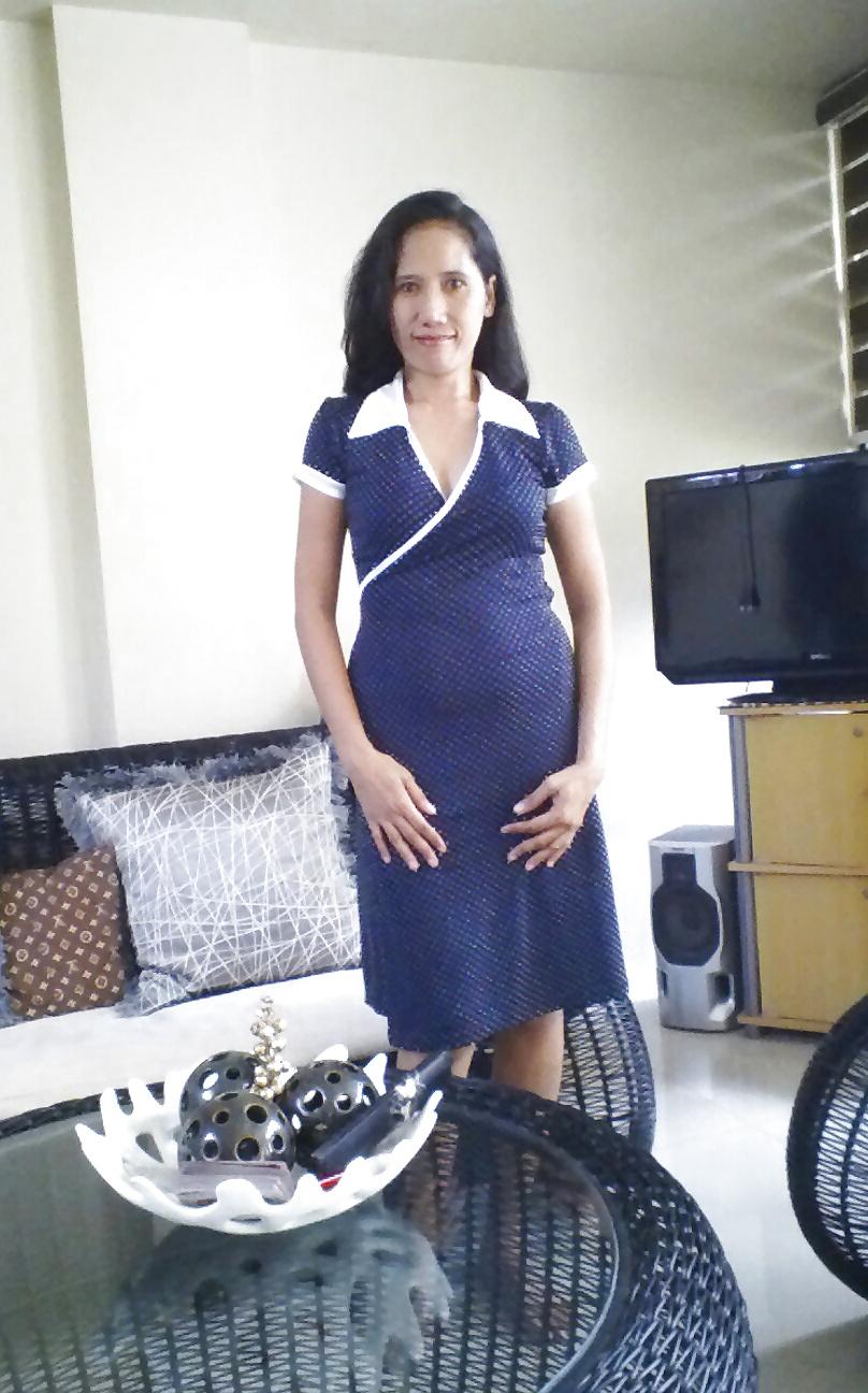 8P Pinay in blue dress