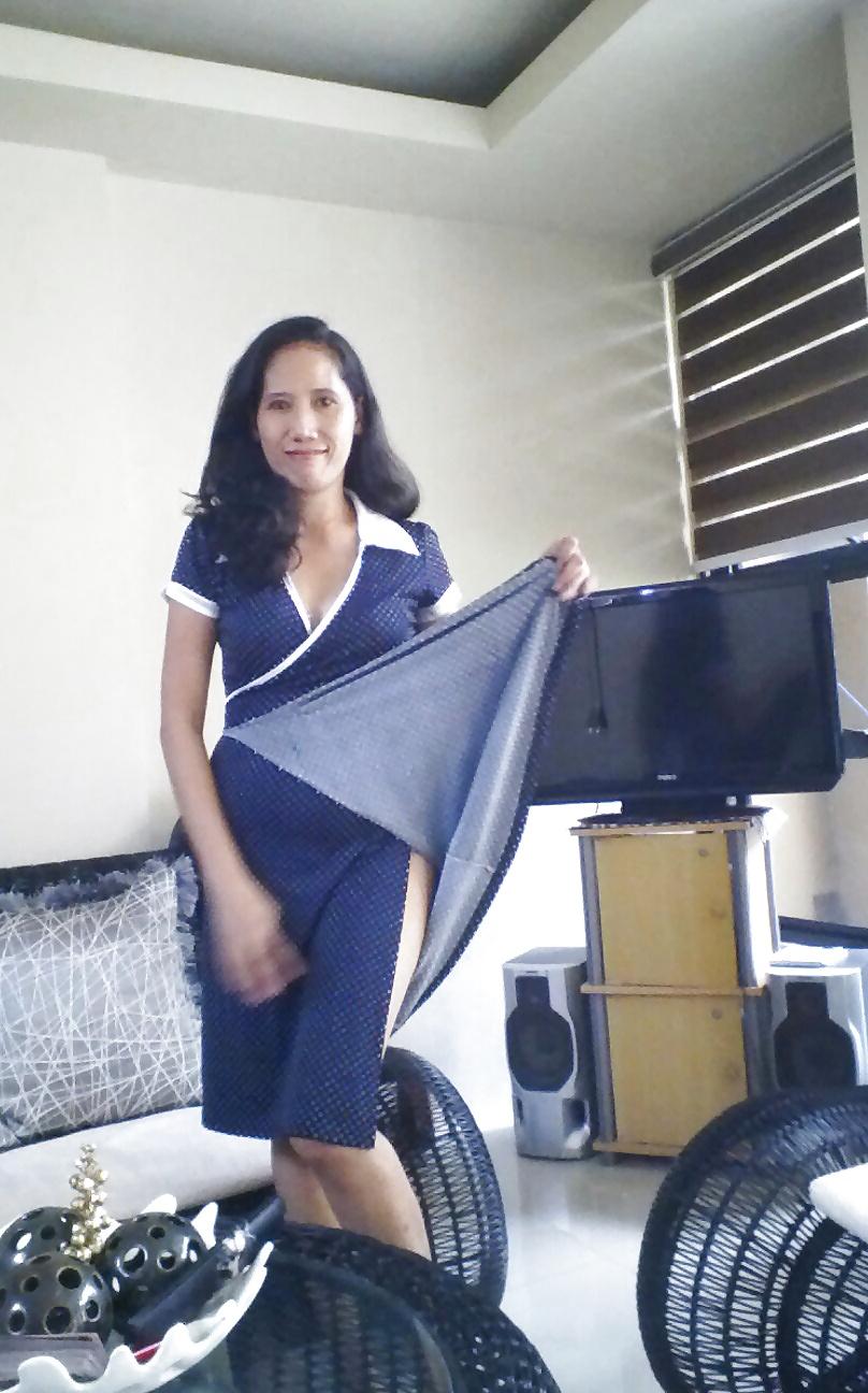 8P Pinay in blue dress
