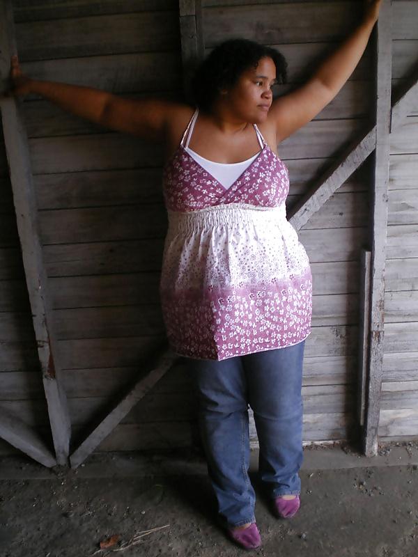 25P Thick redbone non nude
