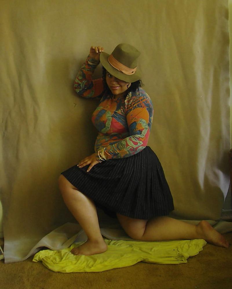 25P Thick redbone non nude
