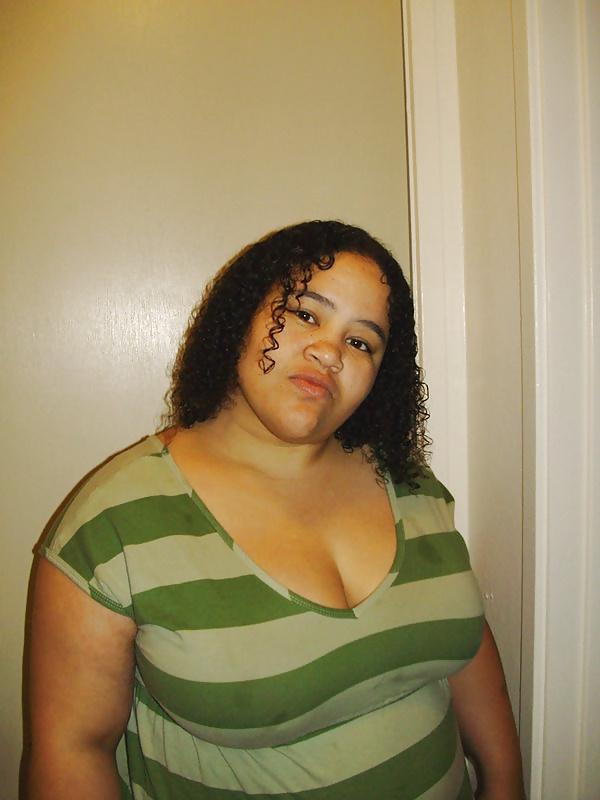 25P Thick redbone non nude
