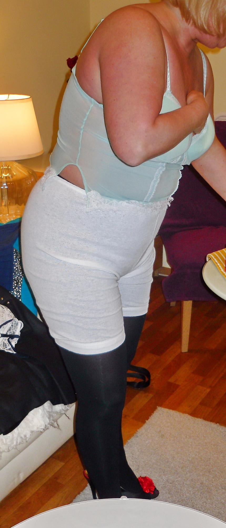 25P Pushuna's pantaloons and riped pantyhose