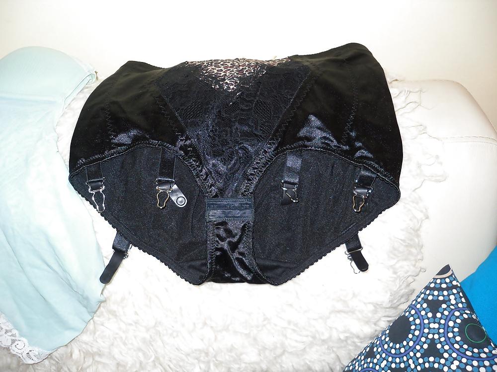 25P Pushuna's pantaloons and riped pantyhose