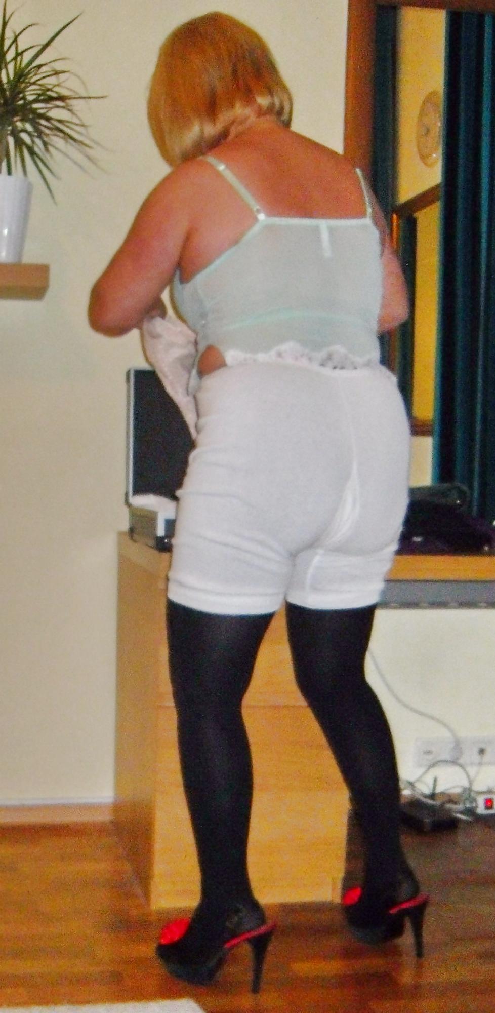 25P Pushuna's pantaloons and riped pantyhose