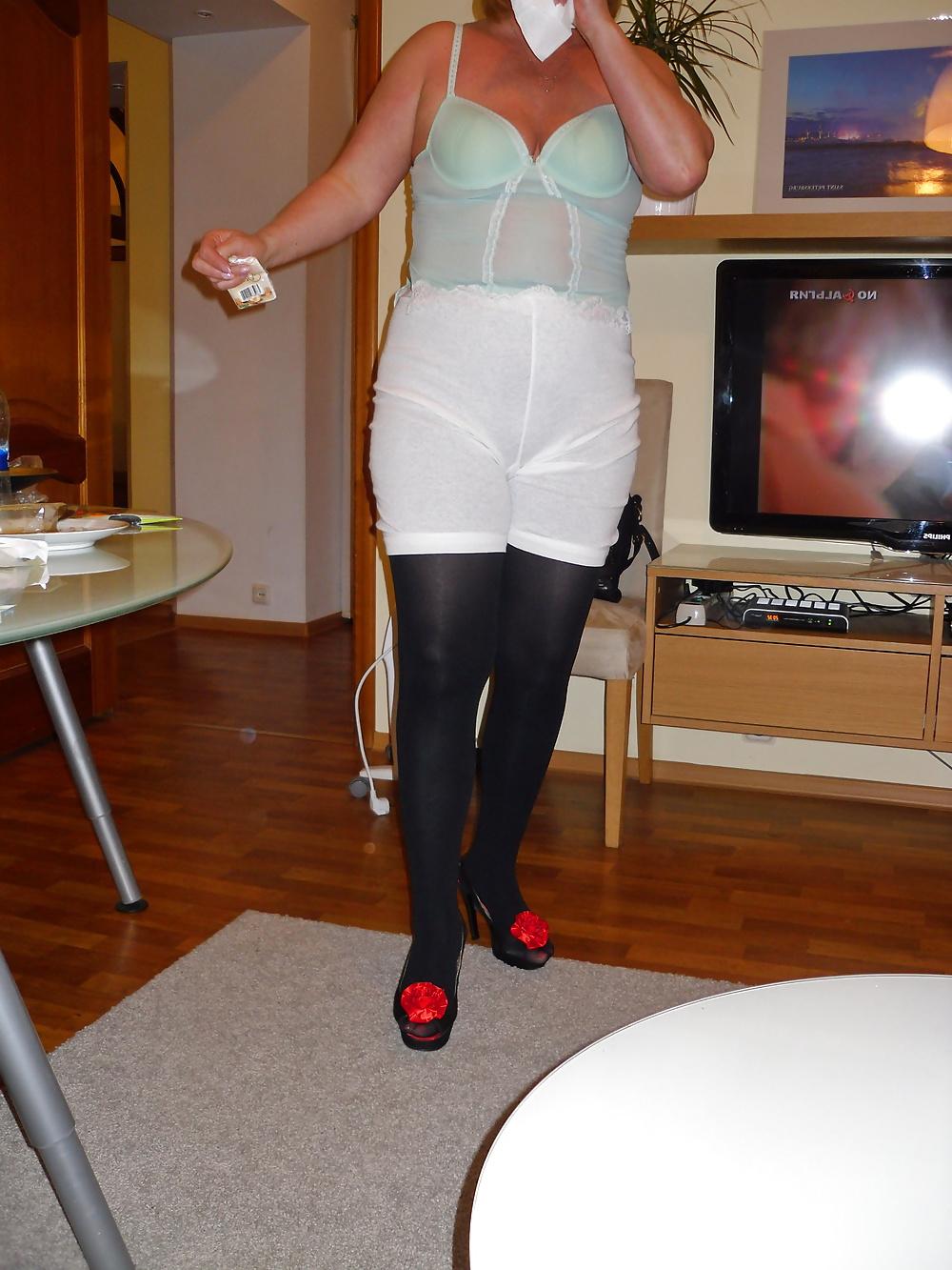 25P Pushuna's pantaloons and riped pantyhose