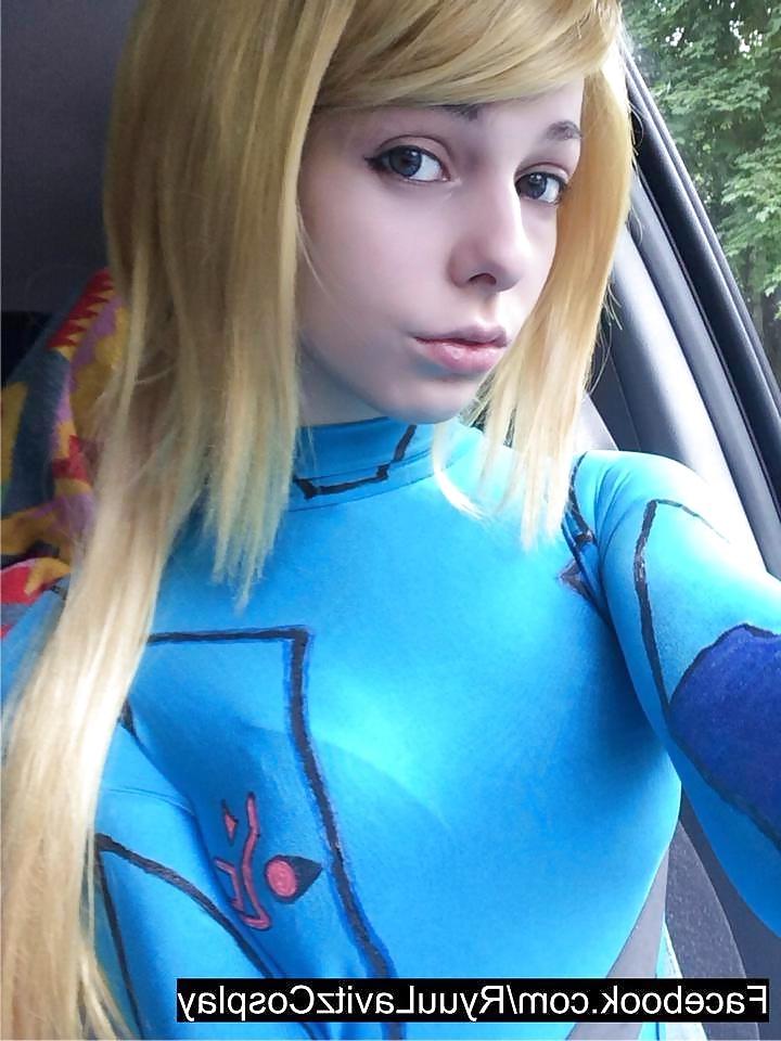 25P Cosplay teen Ryuu Lavitz in casual outfits