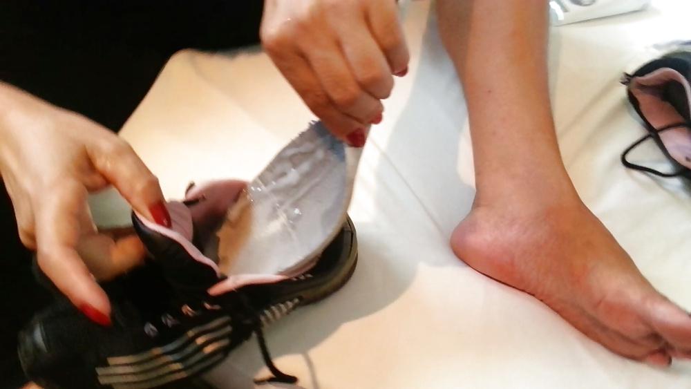 10P Amanda gym footjob 2