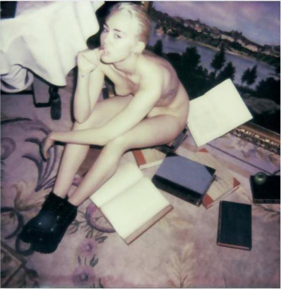 17P Miley Cyrus - Dirty Naked Slut for a Hard Fuck 