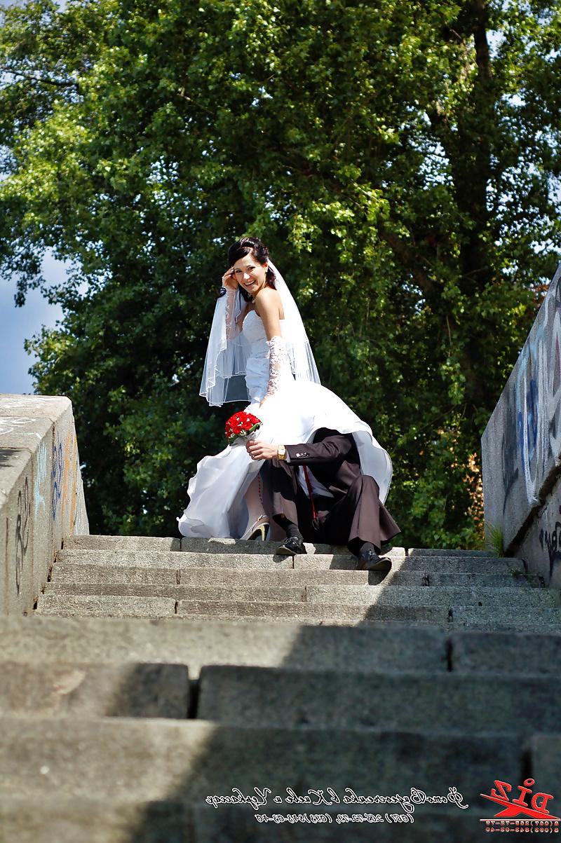 25P Under Wedding Dress
