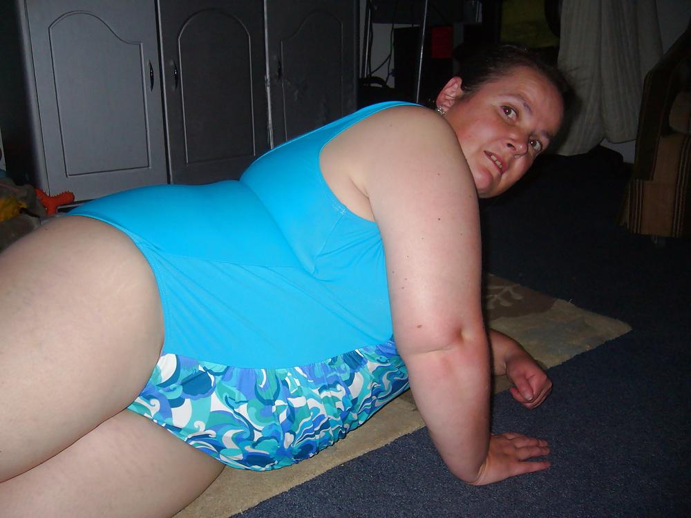 11P Samantha In Her Swimsuit Showing Her Cooter