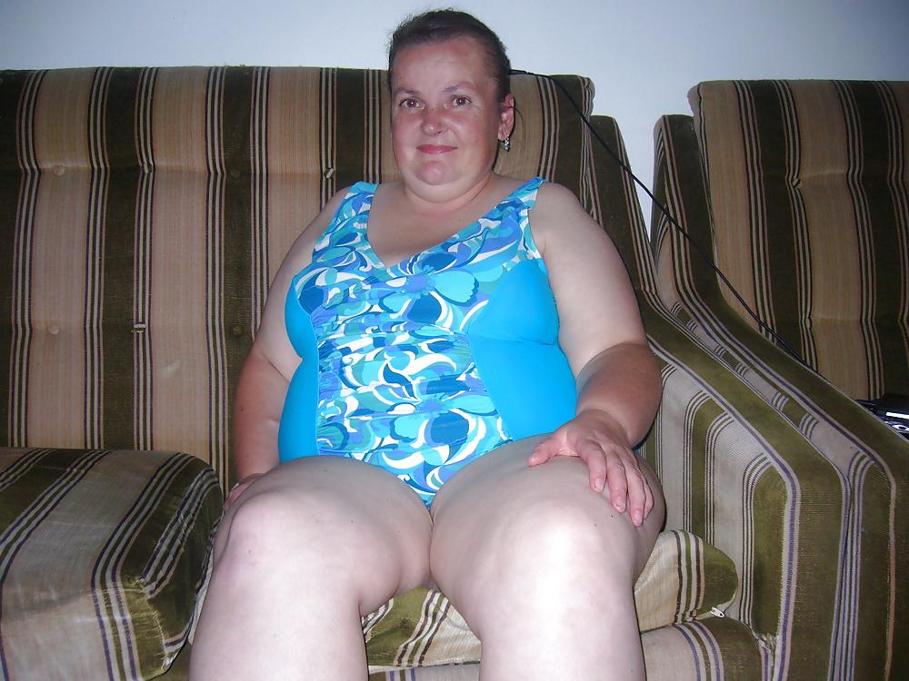 11P Samantha In Her Swimsuit Showing Her Cooter