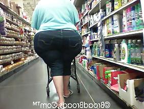 5P Does anyone have this massive candid pear vid?