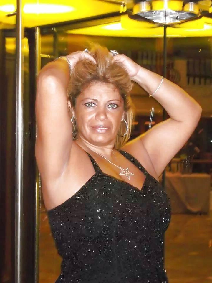 16P Vollbusige MILF-Transe