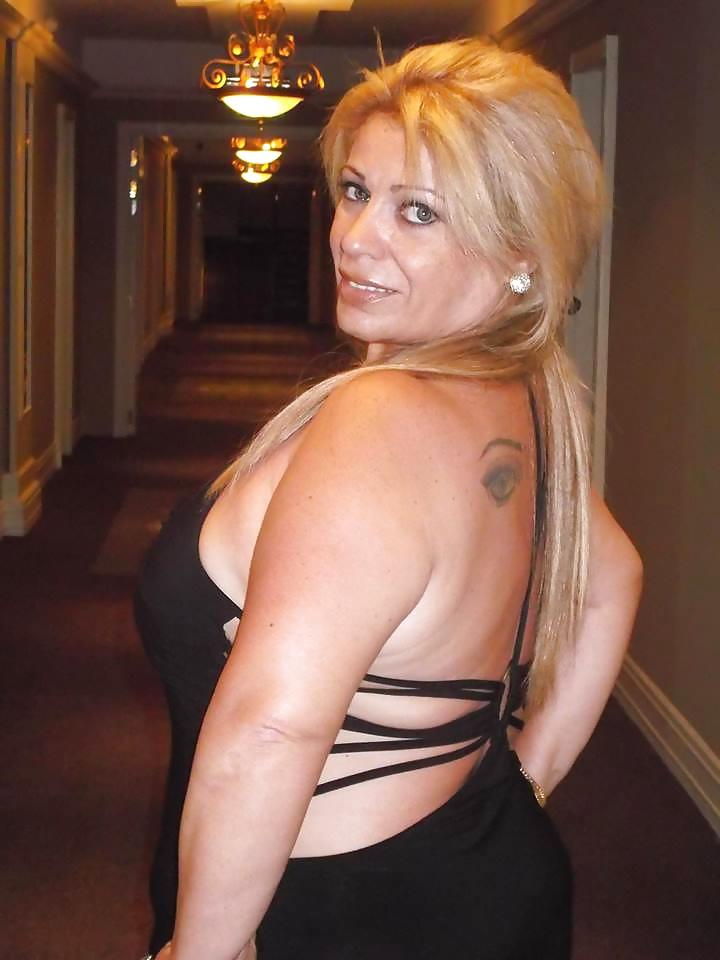 16P Vollbusige MILF-Transe