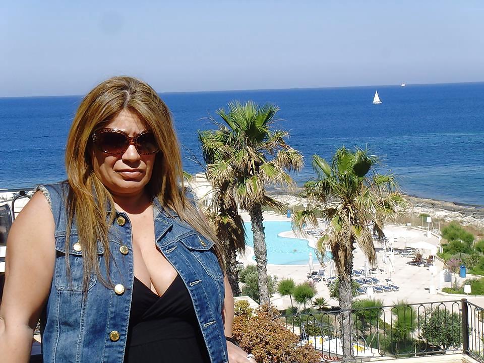16P Vollbusige MILF-Transe