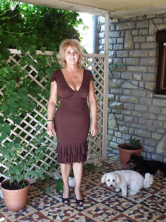 14P Busty milf.