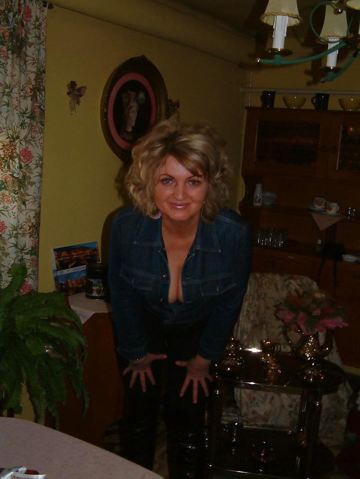 14P Busty milf.