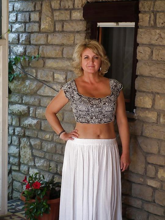 14P Busty milf.