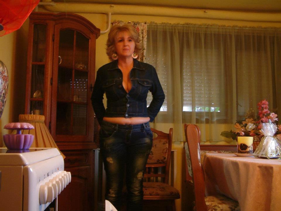 14P Busty milf.