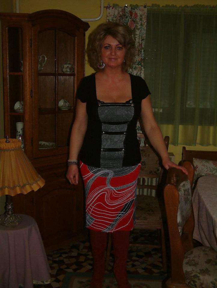 14P Busty milf.