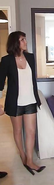 18P French MILF non nude