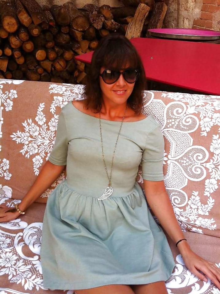 18P French MILF non nude